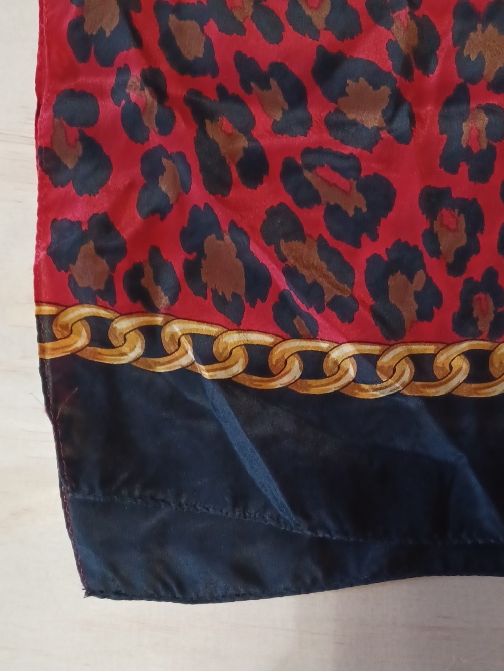 Echo Vintage Silk Oblong Scarf 50×10 Red Black Leapord Animal Print Gold Chain - Picture 6 of 11